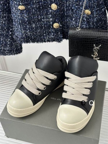 Rick Owens SS25ハリウッドの滑走路ジャンボのレースとらふぐの低いスニーカー黒/ミルク／Milkの金属Peached Lambkin