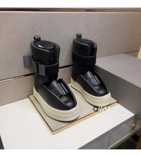 Sandały-opona Rick Owens SS25 Runway Hollywood Z czarnej/Piersi Blister skóry Jagnięcej