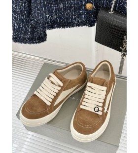 릭 Owens SS25 할리우드 빈티지 스니커즈에서 육체/분유/이유 벨벳 스웨이드와 풀 그레인 송아지를 가죽