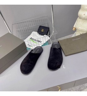 ريك أوينز Ss25 هوليوود بغل الجرانولا في القطيفة السوداء من جلد الغزال